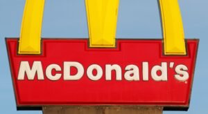 Elviteles díj bevezetésére kényszerült a McDonald's