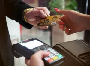 Hogyan alakítják át fizetési szokásainkat a bankkártyás megoldások?