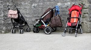 Utazás babával: milyen legyen a babakocsi és a babaágy?